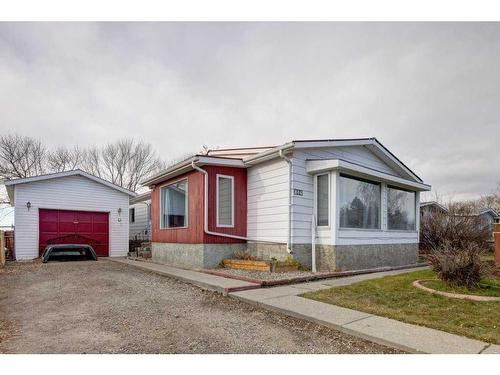 806 Bayview Road, Strathmore, AB - Outdoor