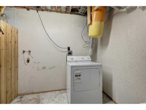 806 Bayview Road, Strathmore, AB - Indoor Photo Showing Laundry Room