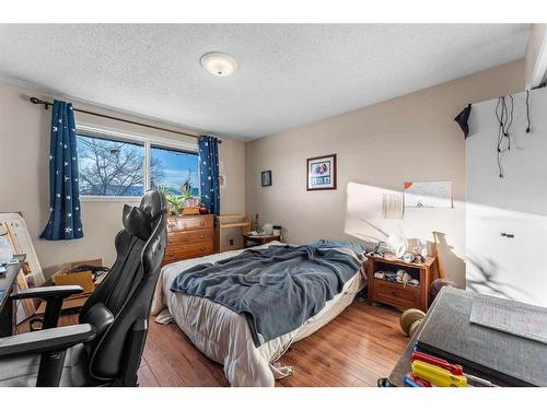 3644 Dover Ridge Drive Se, Calgary, AB - Indoor Photo Showing Bedroom