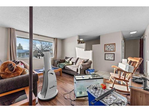 3644 Dover Ridge Drive Se, Calgary, AB - Indoor Photo Showing Living Room