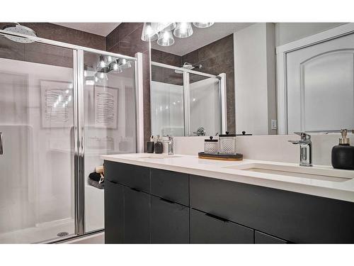 12 Silver Spruce Bay Sw, Calgary, AB - Indoor Photo Showing Bathroom