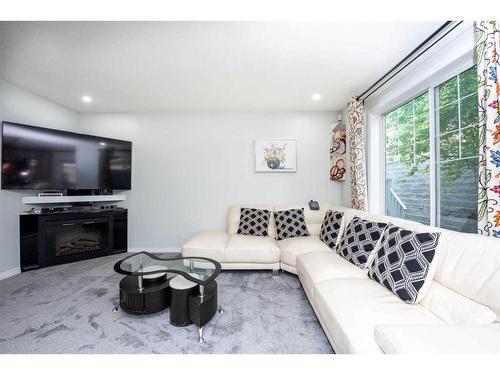 71 Hidden Creek Rise Nw, Calgary, AB - Indoor Photo Showing Living Room