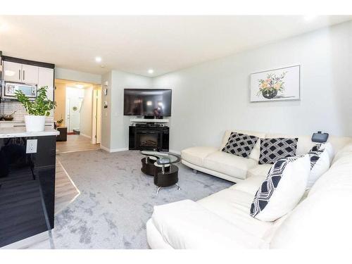 71 Hidden Creek Rise Nw, Calgary, AB - Indoor Photo Showing Living Room