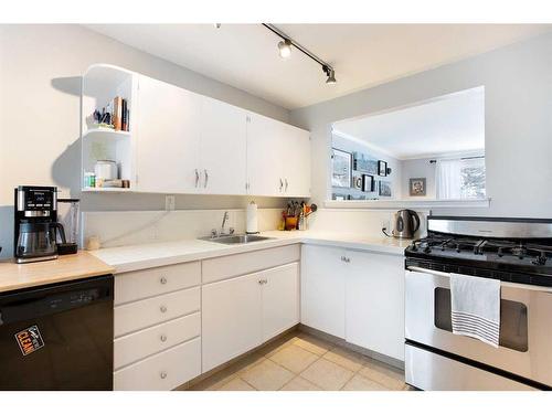 2004 52 Street Nw, Calgary, AB - Indoor Photo Showing Kitchen