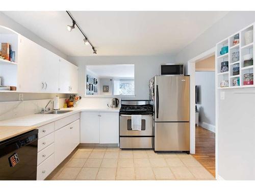 2004 52 Street Nw, Calgary, AB - Indoor Photo Showing Kitchen