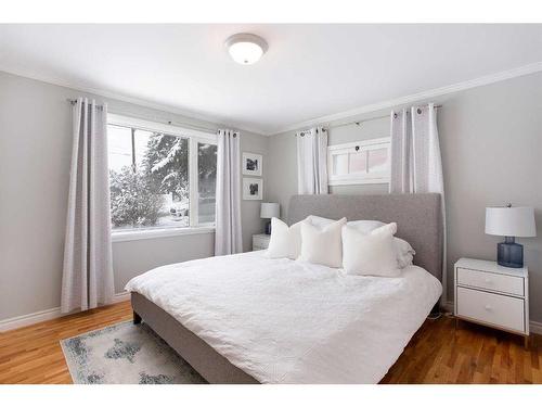 2004 52 Street Nw, Calgary, AB - Indoor Photo Showing Bedroom