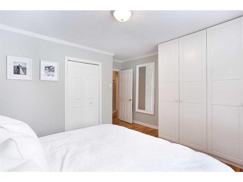 2004 52 Street Nw, Calgary, AB - Indoor Photo Showing Bedroom