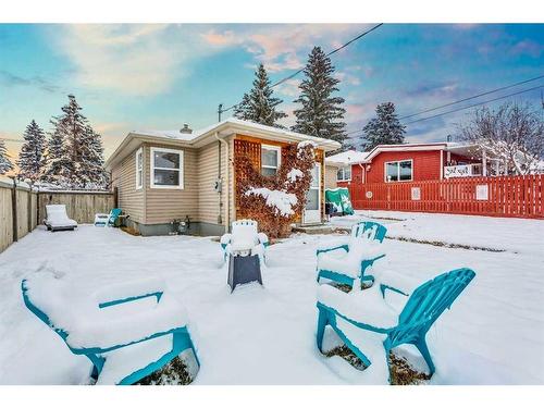 2004 52 Street Nw, Calgary, AB - Outdoor