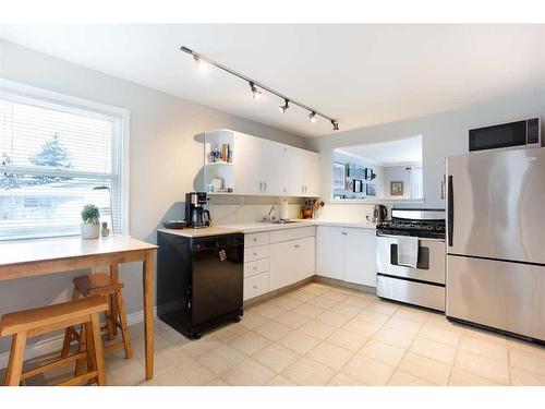 2004 52 Street Nw, Calgary, AB - Indoor Photo Showing Kitchen