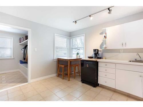 2004 52 Street Nw, Calgary, AB - Indoor Photo Showing Kitchen