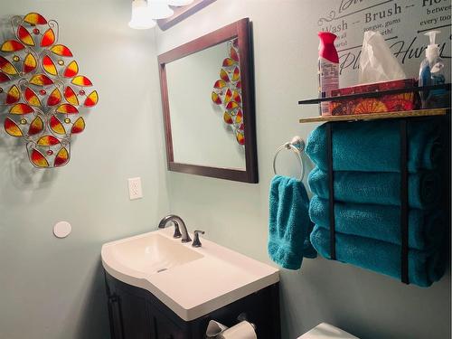 55 Somercrest Close Sw, Calgary, AB - Indoor Photo Showing Bathroom