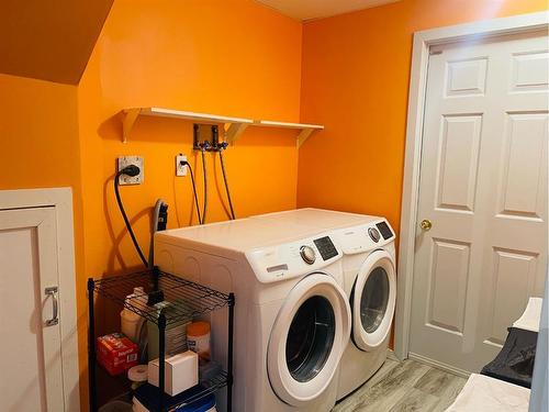 55 Somercrest Close Sw, Calgary, AB - Indoor Photo Showing Laundry Room