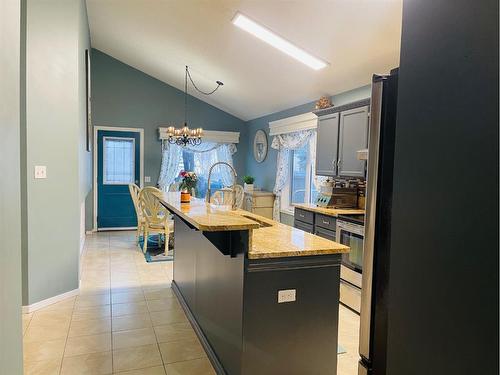 55 Somercrest Close Sw, Calgary, AB - Indoor Photo Showing Kitchen