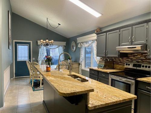 55 Somercrest Close Sw, Calgary, AB - Indoor Photo Showing Kitchen With Double Sink