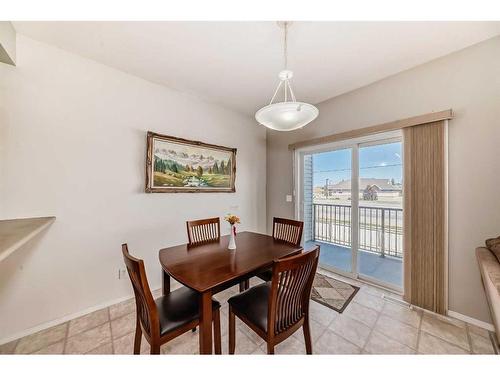 703-720 Willowbrook Road Nw, Airdrie, AB - Indoor Photo Showing Dining Room