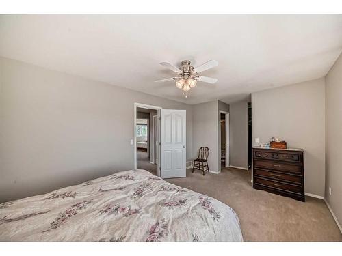 703-720 Willowbrook Road Nw, Airdrie, AB - Indoor Photo Showing Bedroom