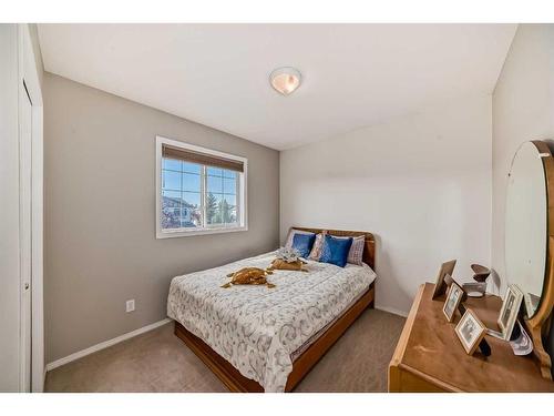 703-720 Willowbrook Road Nw, Airdrie, AB - Indoor Photo Showing Bedroom