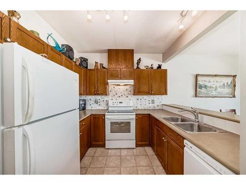 703-720 Willowbrook Road Nw, Airdrie, AB - Indoor Photo Showing Kitchen With Double Sink