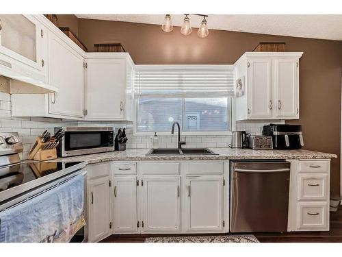 35 Lake Sylvan Close Se, Calgary, AB - Indoor Photo Showing Kitchen With Double Sink