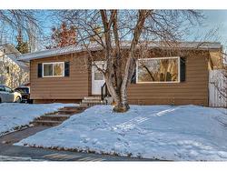 35 Lake Sylvan Close SE Calgary, AB T2J 3E5