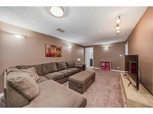 35 Lake Sylvan Close Se, Calgary, AB - Indoor Photo Showing Living Room