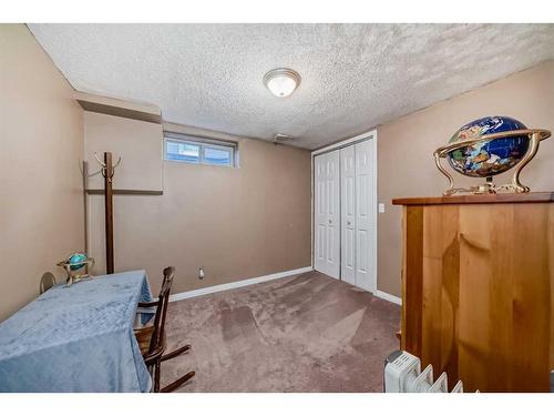 35 Lake Sylvan Close Se, Calgary, AB - Indoor Photo Showing Other Room