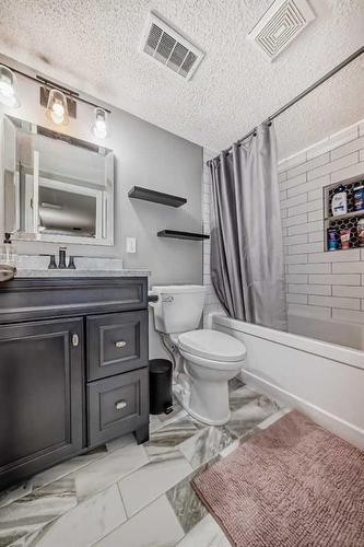 35 Lake Sylvan Close Se, Calgary, AB - Indoor Photo Showing Bathroom