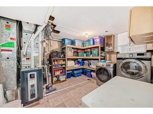 35 Lake Sylvan Close Se, Calgary, AB - Indoor Photo Showing Laundry Room