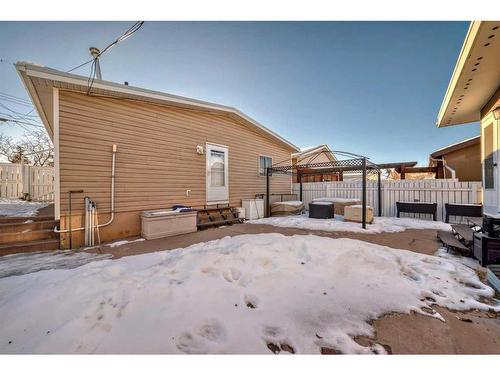 35 Lake Sylvan Close Se, Calgary, AB - Outdoor With Exterior