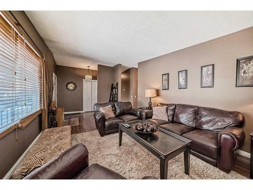 35 Lake Sylvan Close Se, Calgary, AB - Indoor Photo Showing Living Room