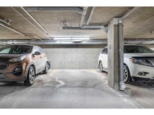 1204-16320 24 Street Sw, Calgary, AB - Indoor Photo Showing Garage