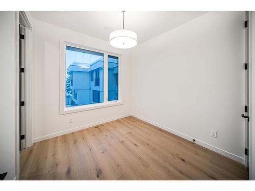 1406 22 Avenue Nw, Calgary, AB - Indoor Photo Showing Other Room