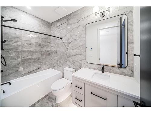 1406 22 Avenue Nw, Calgary, AB - Indoor Photo Showing Bathroom