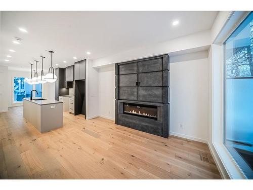 1406 22 Avenue Nw, Calgary, AB - Indoor With Fireplace