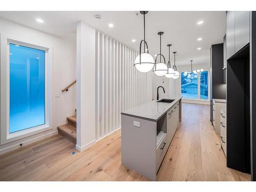 1406 22 Avenue Nw, Calgary, AB - Indoor Photo Showing Kitchen