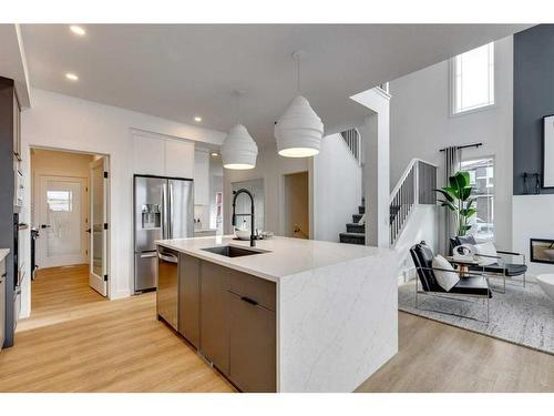 25 Snowberry Lane East, Okotoks, AB - Indoor Photo Showing Kitchen With Upgraded Kitchen