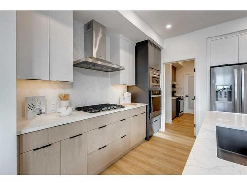 25 Snowberry Lane East, Okotoks, AB - Indoor Photo Showing Kitchen With Upgraded Kitchen