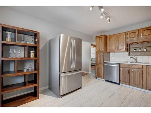 752 Archwood Road Se, Calgary, AB - Indoor Photo Showing Kitchen