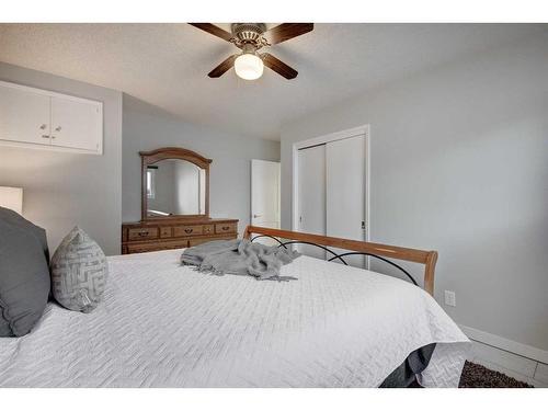 752 Archwood Road Se, Calgary, AB - Indoor Photo Showing Bedroom