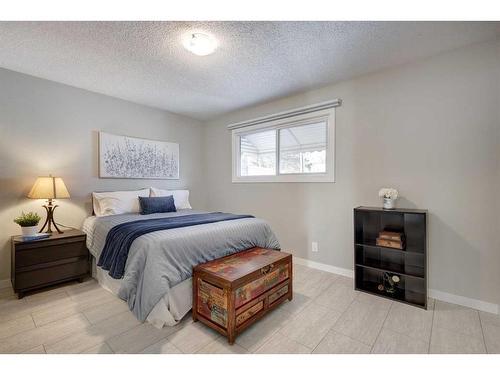 752 Archwood Road Se, Calgary, AB - Indoor Photo Showing Bedroom