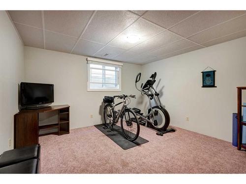 752 Archwood Road Se, Calgary, AB - Indoor Photo Showing Gym Room