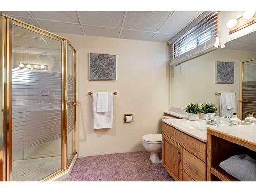 752 Archwood Road Se, Calgary, AB - Indoor Photo Showing Bathroom