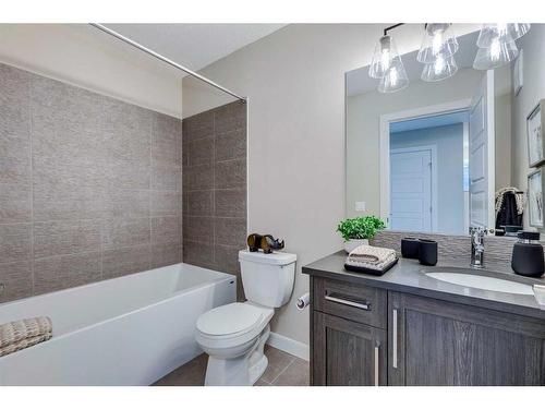 204 Langwell Common Se, Airdrie, AB - Indoor Photo Showing Bathroom