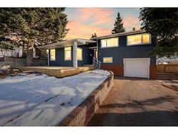 14 Columbia Place NW Calgary, AB T2L 0R5