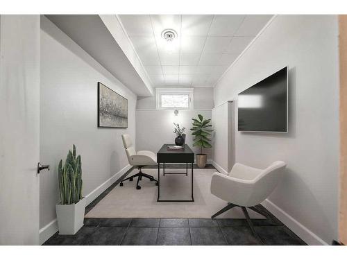 14 Columbia Place Nw, Calgary, AB - Indoor Photo Showing Other Room