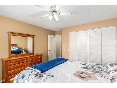 344 Templeton Circle Ne, Calgary, AB - Indoor Photo Showing Bedroom