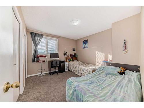 10-4740 Dalton Dr, Calgary Drive, Calgary, AB - Indoor Photo Showing Bedroom