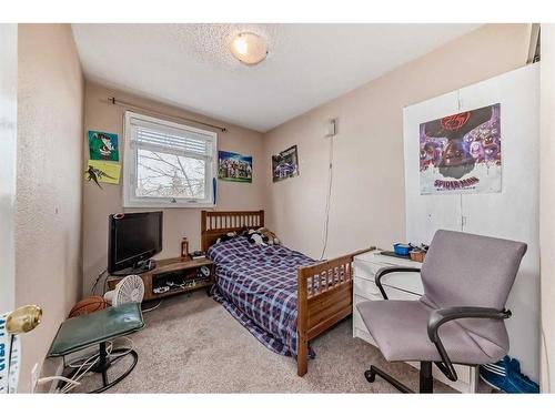 10-4740 Dalton Dr, Calgary Drive, Calgary, AB - Indoor Photo Showing Bedroom