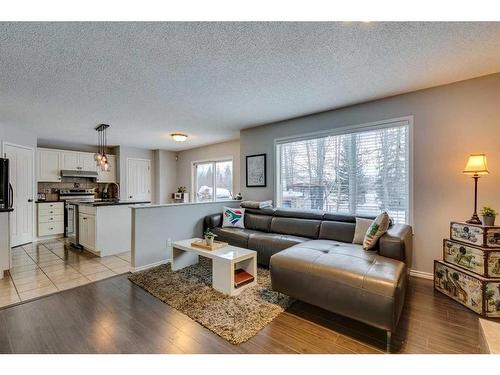 559 Douglas Glen Boulevard Se, Calgary, AB - Indoor Photo Showing Other Room