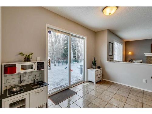 559 Douglas Glen Boulevard Se, Calgary, AB - Indoor